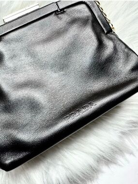 PRADA⭐️Black Frame kiss lock Mini Bag!